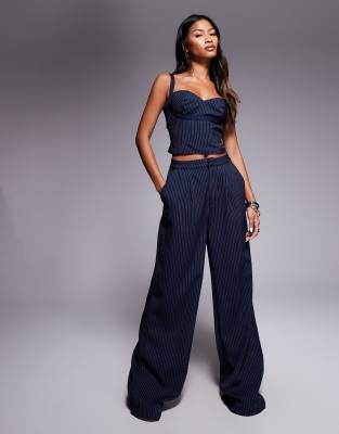 Princess Polly - Briana - Set in Marineblau mit Nadelstreifen aus Camisole mit Herzausschnitt und Hose mit weitem Bein