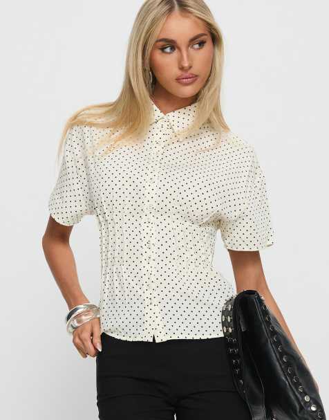 Princess Polly - Danica - Camicia stretta in vita color crema a pois con spalle scese e dettaglio allacciato sul retro - view 1