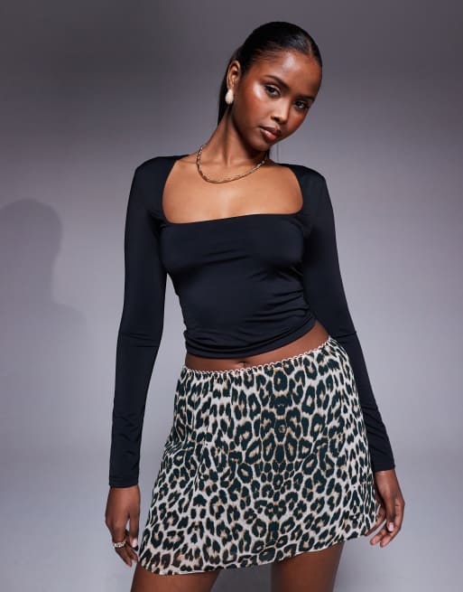 Princess Polly double layered slinky square neck long sleeve crop top in black , 3 of 4
