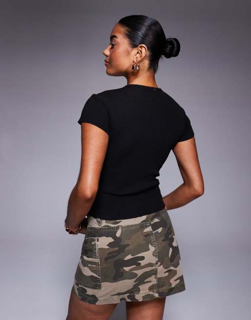 Princess Polly fine rib button through top in black
