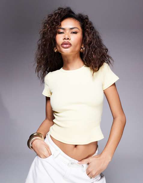 Princess Polly – Geripptes, knapp geschnittenes Cropped T-Shirt in Zitronengelb - view 1