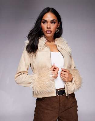 Princess Polly - Jeanna - Veste courte en suédine avec bordures en fausse fourrure à poils longs - Beige-Neutre