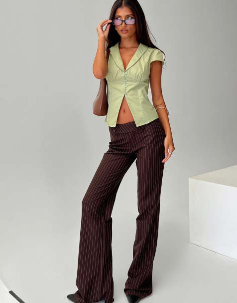 Princess Polly Kinkirk mid rise slim fit byxor med knappdetalj och utsvängd skräddad passform i chokladbrun pinstripe - view 1