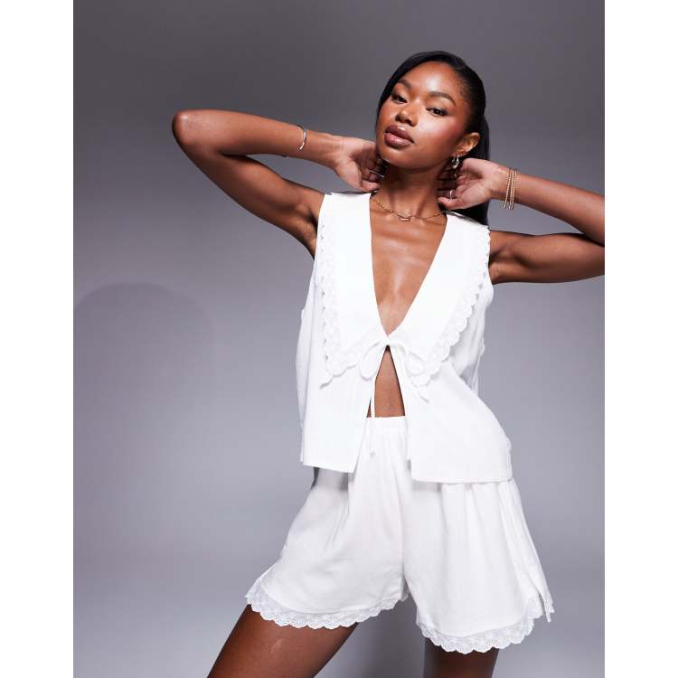 207682744-1-white?$n_750w$&wid