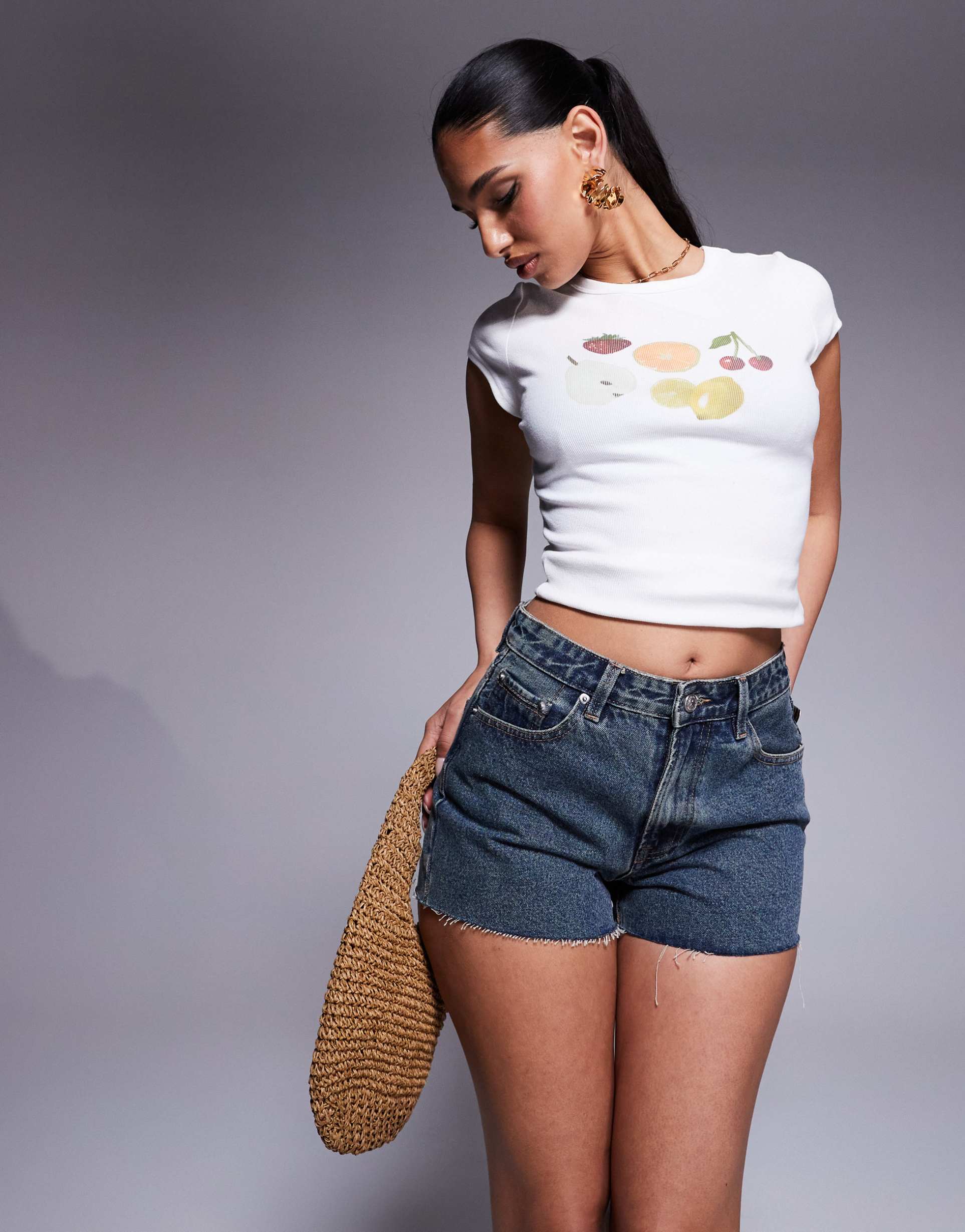 princess polly mid rise denim shorts in washed blue