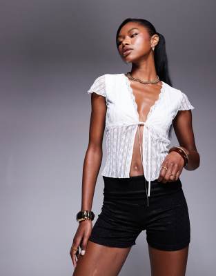 Princess Polly - Minishorts aus Spitze in Schwarz mit Umschlag