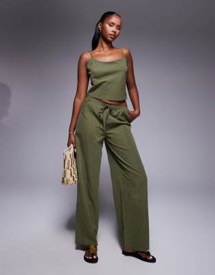 Princess Polly - Paigey - Ensemble avec pantalon ample à cordon de serrage et caraco - Kaki-Vert