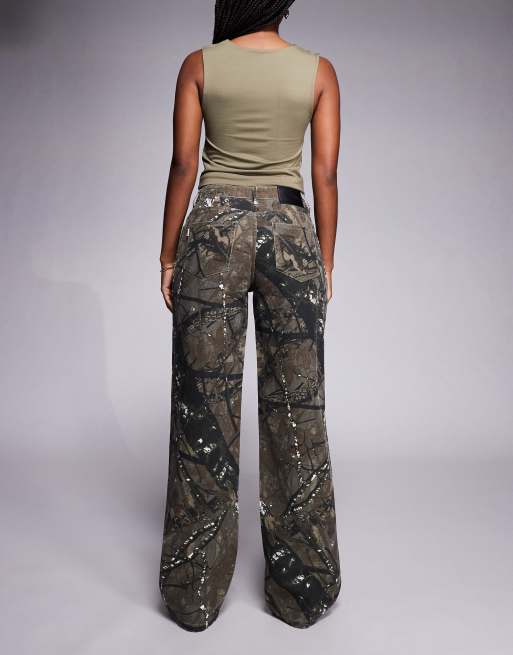Princess Polly – Raiders – Weit geschnittene Jeans in Khaki mit Camouflage-Blattmuster, 2 von 5
