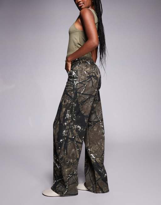Princess Polly – Raiders – Weit geschnittene Jeans in Khaki mit Camouflage-Blattmuster, 3 von 5