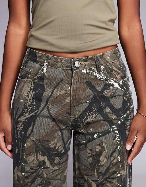 Princess Polly – Raiders – Weit geschnittene Jeans in Khaki mit Camouflage-Blattmuster, 4 von 5