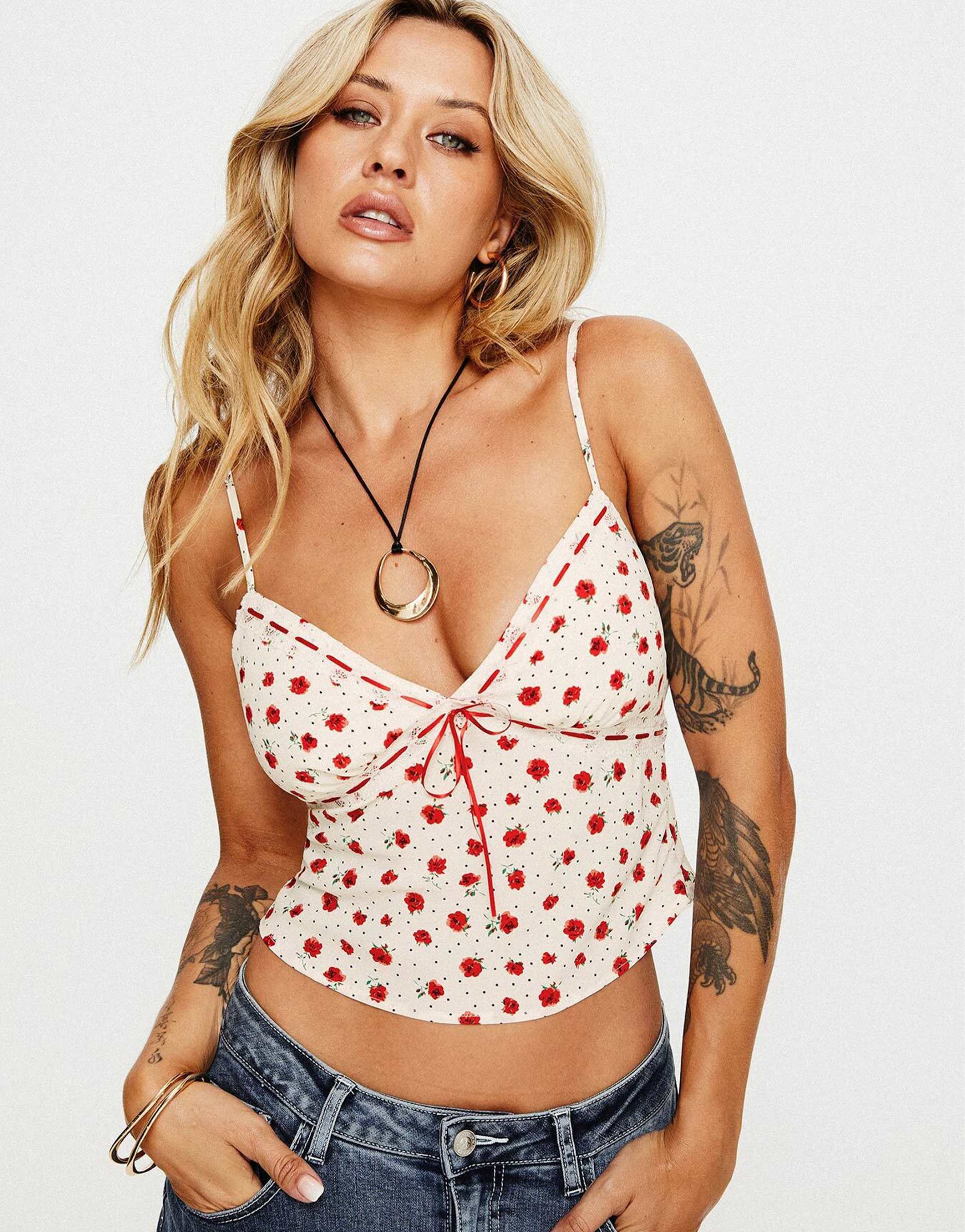 princess polly ribbon trim v neck cami top in cream rose floral print