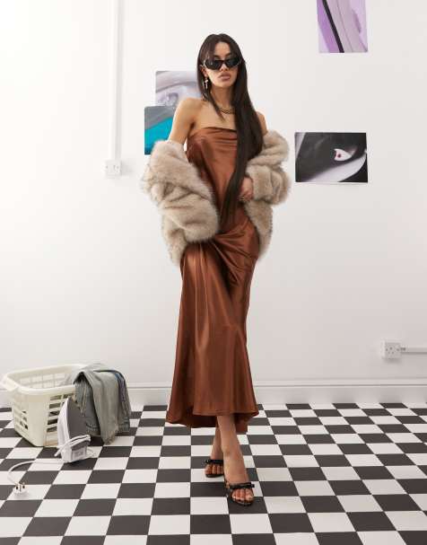 Princess Polly - Robe bandeau longue en satin avec dos bénitier avec liens - Marron - view 1