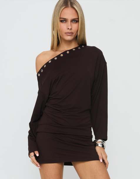 Princess Polly - Sakaia - Rynket mørkebrun offshoulder-minikjole med lange ærmer og snørehuller - view 1