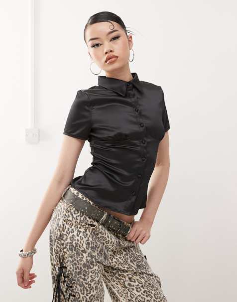 Princess Polly – Satin-Hemdbluse in Schwarz mit Knopfleiste, Kragen und Brustdetail - view 1