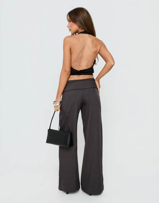 Princess Polly Silver Moon pantalon large à taille nouée à rayures fines anthracite et rouges, 3 de 4