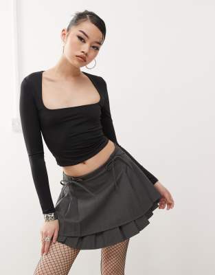 slinky square neck long sleeve crop top in black