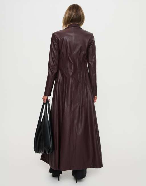 Princess Polly - Speak Easy - Manteau long et structuré en similicuir - Bordeaux, 4 de 4