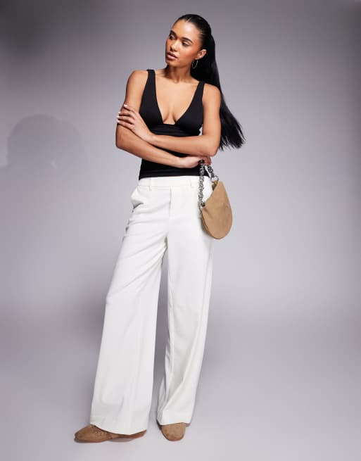Princess Polly - Sublime - Top sinuoso arricciato nero con scollo profondo, 3 di 4
