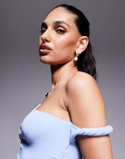 Princess Polly textured twist off shoulder top in baby blue, 3 of 4
