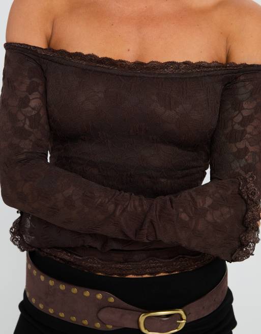 Princess Polly top marrone con pizzo, spalle scoperte e maniche lunghe, 2 di 4