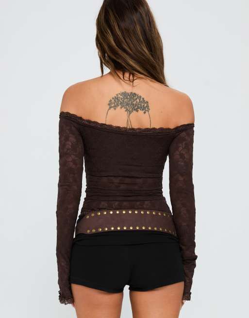 Princess Polly top marrone con pizzo, spalle scoperte e maniche lunghe, 3 di 4
