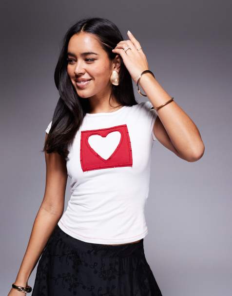 Princess Polly - Were Lovers - T-shirt effet rétréci avec motif cœur encadré brodé - Blanc - view 1