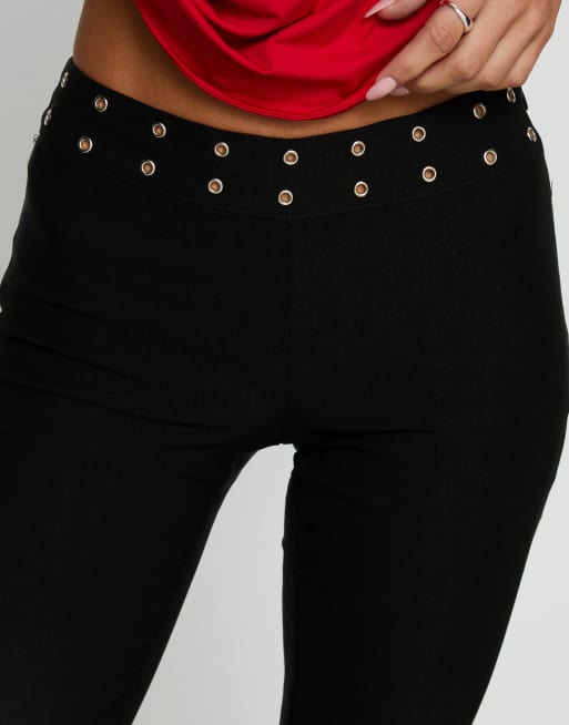 Princess Polly Yevina pantalon évasé à œillets à la taille en noir, 2 de 4