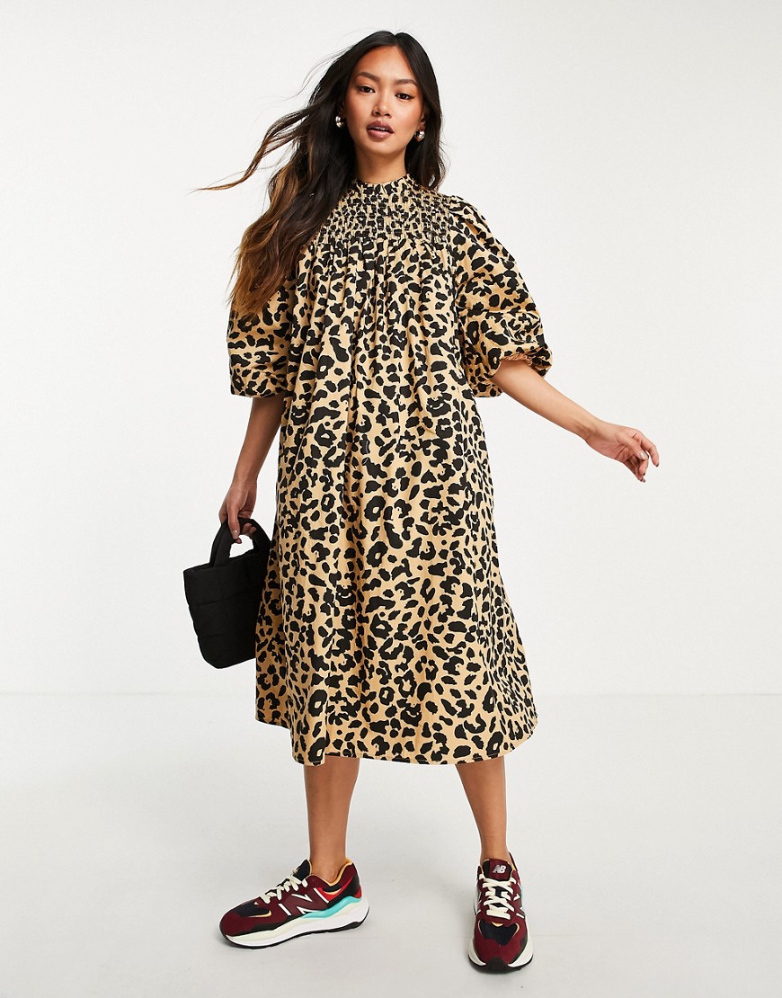 фото Присборенное платье миди с объемными рукавами и леопардовым принтом selected femme-многоцветный