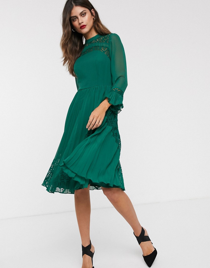 Приталенное плиссированное платье миди с длинными рукавами ASOS DESIGN-Зеленый