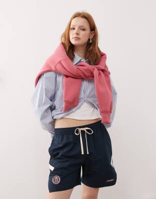 Запрещенные спортивные шорты темно-синего цвета 13890₽