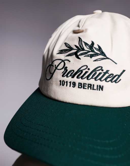 Prohibited - Cremehvid kasket med 'Leaf'-logo og grøn skygge, 2 af 3