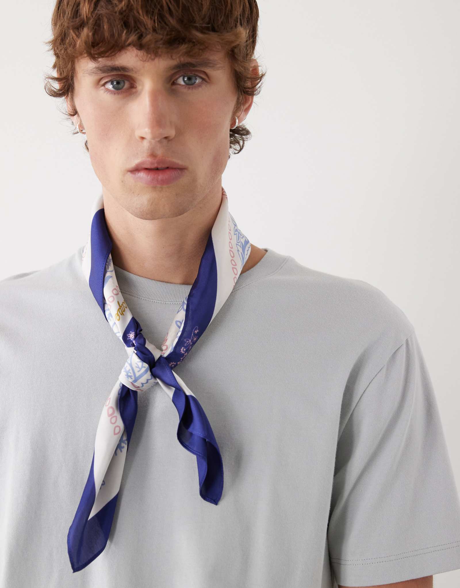 Запрещенный шарф для эскапизма темно-синего цвета