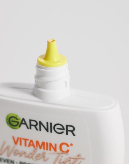 Protector solar con FPS 50 y color de tono claro Vitamin C Wonder Tint de 50 ml de Garnier, 3 de 4