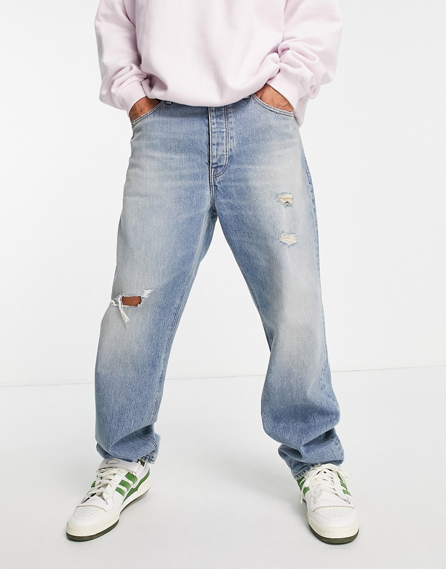 фото Прямые джинсы грязно-выбеленного цвета с потертостями, изготовленные с уменьшенным расходом воды, asos design-голубой