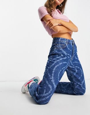 фото Прямые джинсы среднего оттенка индиго с принтом тай-дай bolongaro trevor montanna-голубой