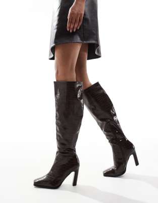 Acquilla heeled knee boots with square toe in brown croc