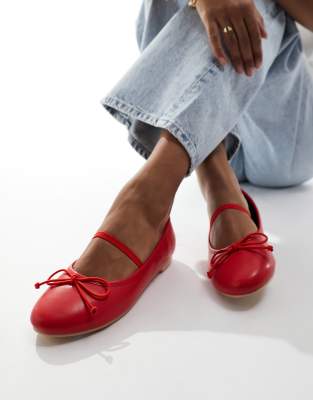 Alexa ballet pumps in red