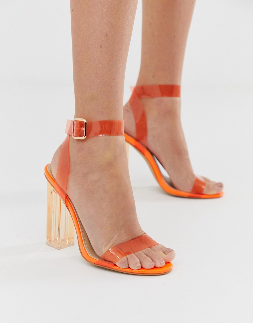 Public Desire – Alia – Neonorange sandaler med klack och genomskinliga detaljer