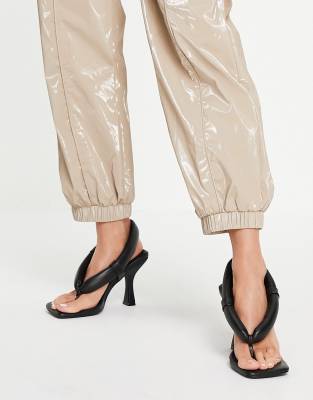 Public Desire - Alina - Sandali infradito con fascia imbottita colore nero