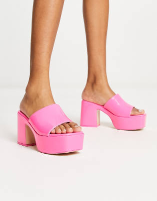 Public Desire - Ariel - Exklusiv - Mules in pinker Lackoptik mit Plateausohle-Rosa