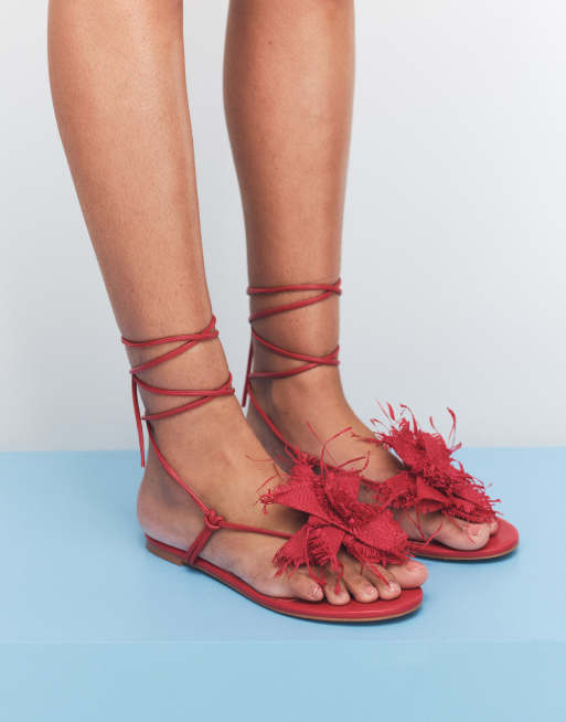 Public Desire - Becca - Platte sandalen van raffia met bloemen in rood, 3 van 7