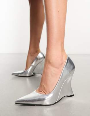 Public Desire - Betty - Schuhe in Metallic-Silber mit eckigem Absatz