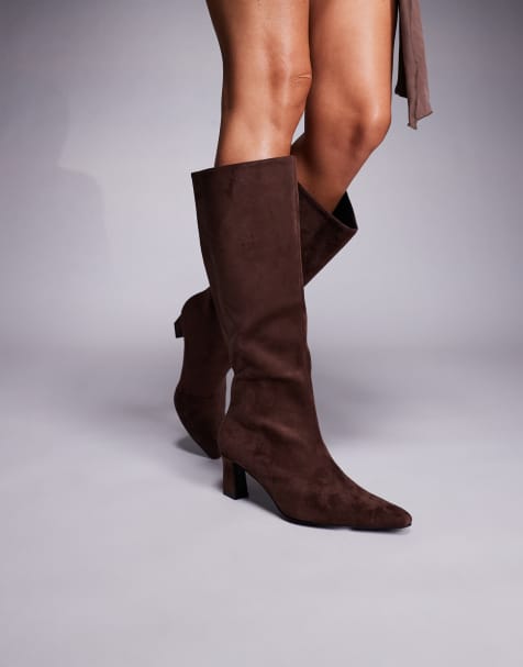 Public Desire - Boomer - Bottes hauteur genou à talons en imitation daim - Marron - view 1