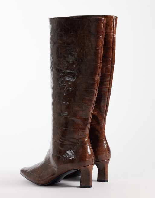 Public Desire Boomer knähöga boots med klack i tan croc, 4 av 4