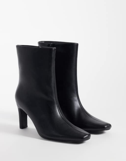 Public Desire - Botines de tacón de corte ancho Pixar con punta cuadrada en negro, 2 de 4