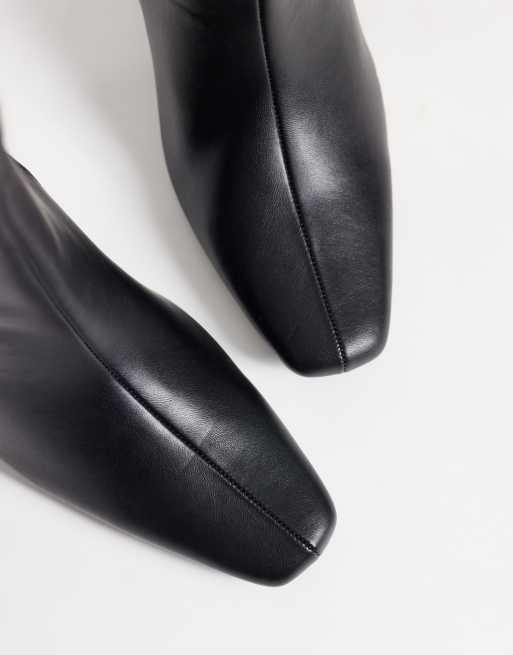 Public Desire - Botines de tacón de corte ancho Pixar con punta cuadrada en negro, 3 de 4