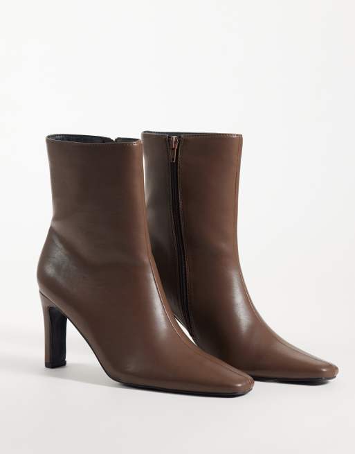 Public Desire bottines à talon montantes à bout carré en marron, 2 de 4