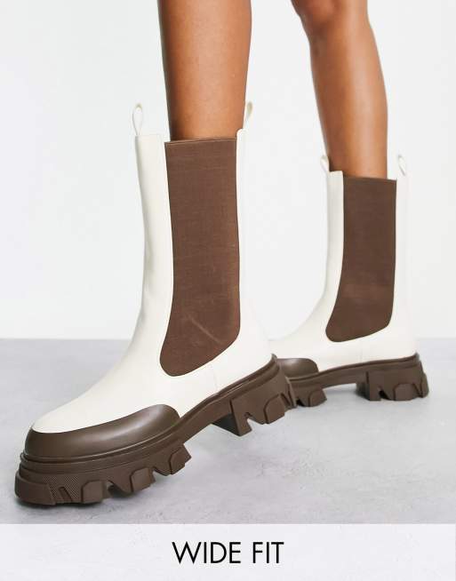 Public Desire – Bred passform – Kira - Naturvita, vadlånga chelseaboots med kontrastfärgad sula, endast hos ASOS