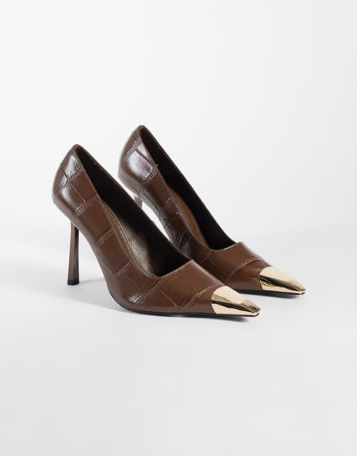 Public Desire bred passform Rotate pumps i brun krokodilmönstring med silverdetalj, 2 av 4
