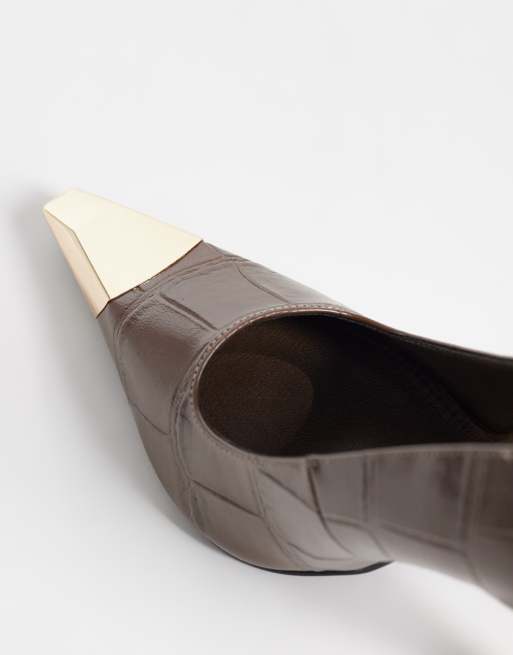 Public Desire bred passform Rotate pumps i brun krokodilmönstring med silverdetalj, 3 av 4